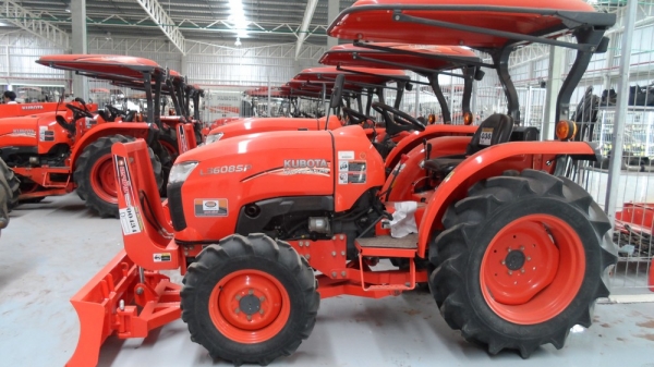 KUBOTA MAX L3608SP พร้อมใบมีดดันดิน ดาวน์เริ่มต้นเพียง 20,000 เท่านั้น