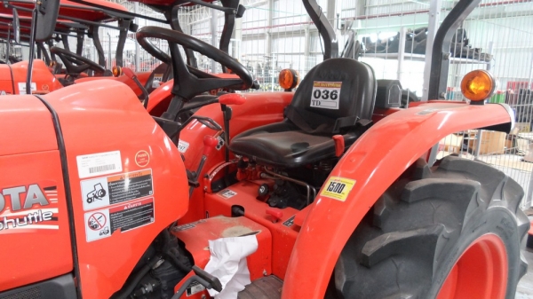 KUBOTA MAX L3608SP พร้อมใบมีดดันดิน ดาวน์เริ่มต้นเพียง 20,000 เท่านั้น