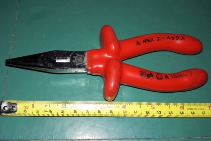 ขายคีมปากจิ้งจกด้ามเป็นฉนวนกันไฟฟ้า1000V  MADE IN JAPAN.ใหม่เก่าเก็บสวยงาม