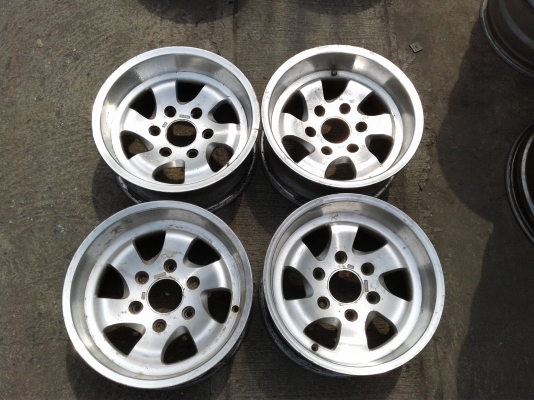 แม็ก Enkei 15-6-139.7 ก. 7นิ้ว ET-15 สภาพเดิม ไม่คดไม่ดุ้ง ไม่มีซ่อม  เคยเก็บงานมาบ้าง ให้สวยปัดเงา-พอ ราคา4วง 3,900 บาท