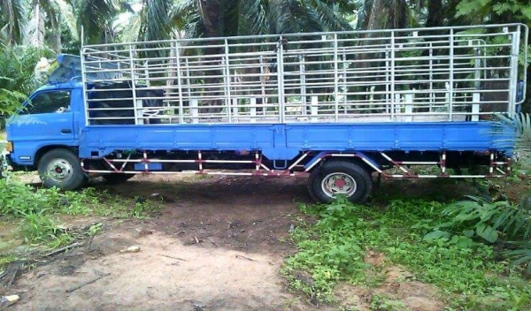 ขายหกล้อ 115 ยาว 5.50 กว้าง 2,15..รถบ้านรถสวยพร้อมใช้งาน ระบบไฟเตือนหน้าปัดใช้ได้ทุกอย่าง ราคาคุยกันได้