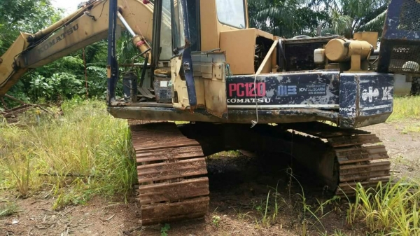 รถแบคโฮPC120-3 หัวคีบไม้ ใช้งานได้ รถแบคโฮPC120-3 หัวคีบไม้ ใช้งานได้