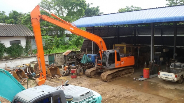 รถแบคโฮ HITACHI ZX200-5 แขนยาว แถม บูมสั้นด้วย ราคา 2,150,000 บาท.