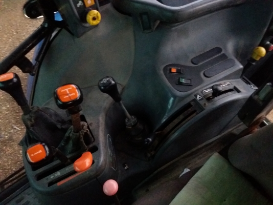 ขายรถไถฟอรด์รุ่นทีเอส90กองใหญ่เกีบ12&times;12ล่มครบ