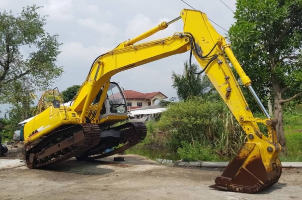 ขายด่วนรถแบคโฮSUMITOMO.SH.200-3รถนอกนำเข้าเก่าญี่ปุ่นแท้เดิมๆไม่เคยใช้งานในไทยเลยไฟฟ้าออโต้เต่ากะต่ายลายกะแทกครบเร็วเเรงไม่โหลด