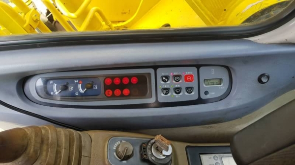 ขายด่วนรถแบคโฮSUMITOMO.SH.200-3รถนอกนำเข้าเก่าญี่ปุ่นแท้เดิมๆไม่เคยใช้งานในไทยเลยไฟฟ้าออโต้เต่ากะต่ายลายกะแทกครบเร็วเเรงไม่โหลด