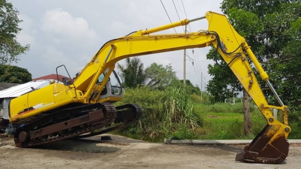 ขายด่วนรถแบคโฮSUMITOMO.SH.200-3รถนอกนำเข้าเก่าญี่ปุ่นแท้เดิมๆไม่เคยใช้งานในไทยเลยไฟฟ้าออโต้เต่ากะต่ายลายกะแทกครบเร็วเเรงไม่โหลด