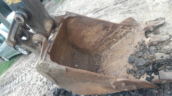 ขายKOMATSU PC120-5 เอกสารเล่มทะเบียน เครื่องปั้มดื โช่สูง บูชไม่มีแตก ใบหนา บอดี้ครบ กล่องจอไฟฟ้าต้องเอาไปเช๊คระบบ ทำงานดีไม่มีร้อน รถอยู่ศรีสะเกษ ราคา470,000บ. สนใจ 0835601591 หรือ 0903494058