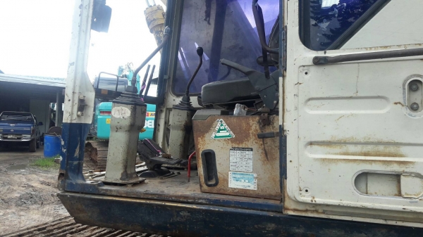 ขายKOMATSU PC120-5 เอกสารเล่มทะเบียน เครื่องปั้มดื โช่สูง บูชไม่มีแตก ใบหนา บอดี้ครบ กล่องจอไฟฟ้าต้องเอาไปเช๊คระบบ ทำงานดีไม่มีร้อน รถอยู่ศรีสะเกษ ราคา470,000บ. สนใจ 0835601591 หรือ 0903494058