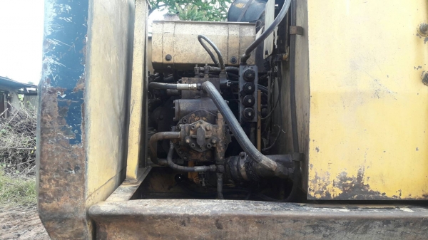 ขายKOMATSU PC120-5 เอกสารเล่มทะเบียน เครื่องปั้มดื โช่สูง บูชไม่มีแตก ใบหนา บอดี้ครบ กล่องจอไฟฟ้าต้องเอาไปเช๊คระบบ ทำงานดีไม่มีร้อน รถอยู่ศรีสะเกษ ราคา470,000บ. สนใจ 0835601591 หรือ 0903494058