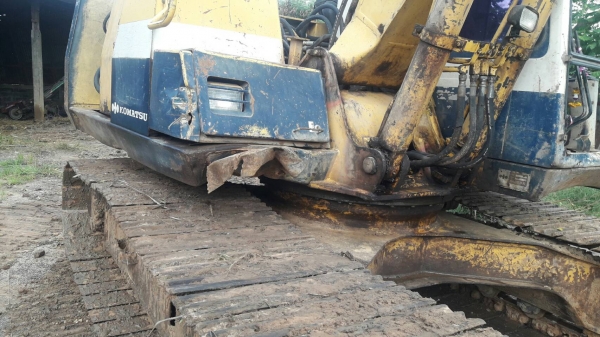 ขายKOMATSU PC120-5 เอกสารเล่มทะเบียน เครื่องปั้มดื โช่สูง บูชไม่มีแตก ใบหนา บอดี้ครบ กล่องจอไฟฟ้าต้องเอาไปเช๊คระบบ ทำงานดีไม่มีร้อน รถอยู่ศรีสะเกษ ราคา470,000บ. สนใจ 0835601591 หรือ 0903494058