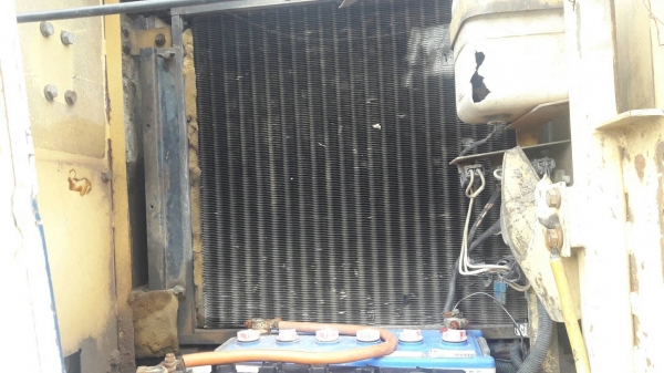 ขายKOMATSU PC120-5 เอกสารเล่มทะเบียน เครื่องปั้มดื โช่สูง บูชไม่มีแตก ใบหนา บอดี้ครบ กล่องจอไฟฟ้าต้องเอาไปเช๊คระบบ ทำงานดีไม่มีร้อน รถอยู่ศรีสะเกษ ราคา470,000บ. สนใจ 0835601591 หรือ 0903494058