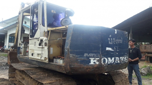 ขายKOMATSU PC120-5 เอกสารเล่มทะเบียน เครื่องปั้มดื โช่สูง บูชไม่มีแตก ใบหนา บอดี้ครบ กล่องจอไฟฟ้าต้องเอาไปเช๊คระบบ ทำงานดีไม่มีร้อน รถอยู่ศรีสะเกษ ราคา470,000บ. สนใจ 0835601591 หรือ 0903494058