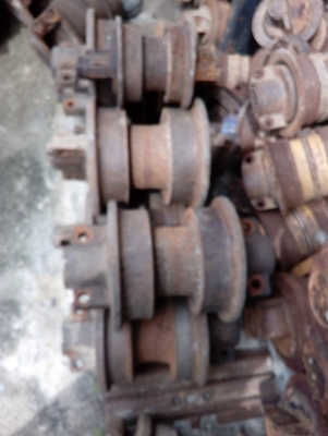 ขายลอนเลอร์ และแคเลีย รถแทรกเตอร์ โคมัสสุ D-50-A ของแท้ตราโคมัสสุ มีครบชุดสภาพตามรูปครับ