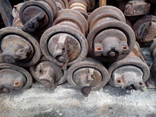 ขายลอนเลอร์ และแคเลีย รถแทรกเตอร์ โคมัสสุ D-50-A ของแท้ตราโคมัสสุ มีครบชุดสภาพตามรูปครับ