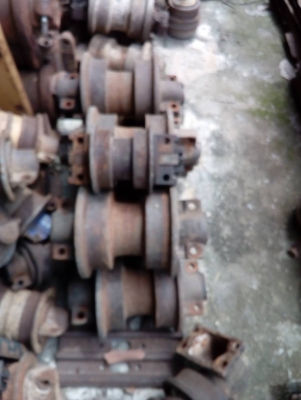 ขายลอนเลอร์ และแคเลีย รถแทรกเตอร์ โคมัสสุ D-50-A ของแท้ตราโคมัสสุ มีครบชุดสภาพตามรูปครับ