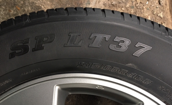 ล้อแม็ก Toyota Vigo Champ สีเทาดำ พร้อมยาง 215-65-16 ปี 12