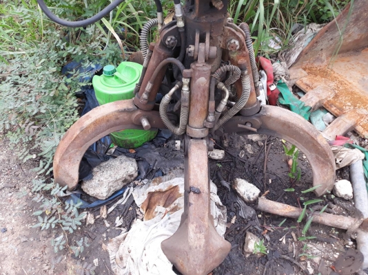 แบคโคล้อยาง2เพลา พร้อมหัวคีบ KOMATSU PW100-1 พร้อมใช้งาน แบคโคล้อยาง2เพลา พร้อมหัวคีบ KOMATSU PW100-1 พร้อมใช้งาน