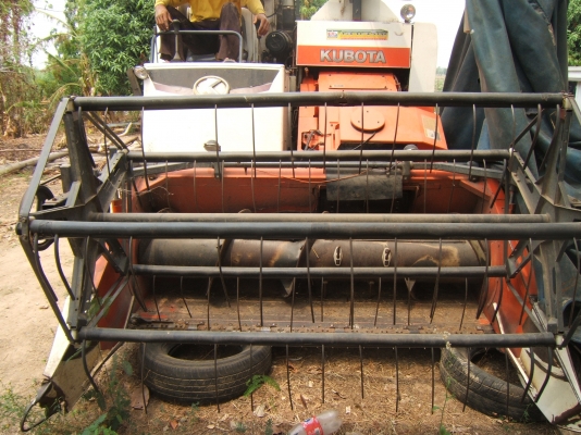 รถเกี่ยวข้าวคูโบต้ารุ่นdc68gพร้อมเทนเลอร์ รถเกี่ยวข้าวคูโบต้ารุ่นdc68gพร้อมเทนเลอร์