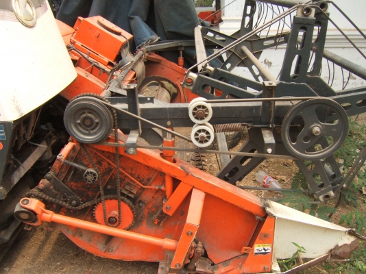 รถเกี่ยวข้าวคูโบต้ารุ่นdc68gพร้อมเทนเลอร์ รถเกี่ยวข้าวคูโบต้ารุ่นdc68gพร้อมเทนเลอร์