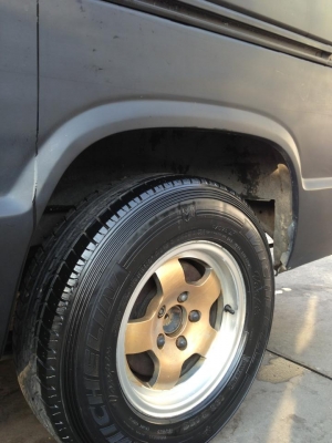 รถตู้บรรทุกเครื่องเสียงเต็มๆ