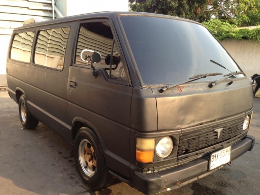 รถตู้บรรทุกเครื่องเสียงเต็มๆ