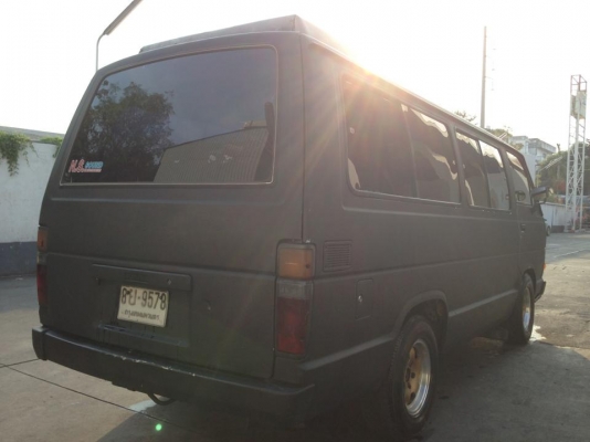 รถตู้บรรทุกเครื่องเสียงเต็มๆ