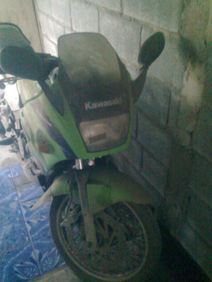 kr 150 cc เสื้อทอง ภาษีขาด 1 ปี ทบ.พร้อมโอน สภาพดี เครื่องแน่นมากลองได้ สีเดิมยังสวยอยู่แค่ไม่ได้ล้าง รถจอด ปีกว่าๆ ไม่ได้ใช้งาน