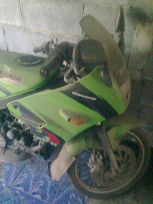 kr 150 cc เสื้อทอง ภาษีขาด 1 ปี ทบ.พร้อมโอน สภาพดี เครื่องแน่นมากลองได้ สีเดิมยังสวยอยู่แค่ไม่ได้ล้าง รถจอด ปีกว่าๆ ไม่ได้ใช้งาน