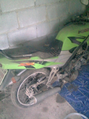 kr 150 cc เสื้อทอง ภาษีขาด 1 ปี ทบ.พร้อมโอน สภาพดี เครื่องแน่นมากลองได้ สีเดิมยังสวยอยู่แค่ไม่ได้ล้าง รถจอด ปีกว่าๆ ไม่ได้ใช้งาน