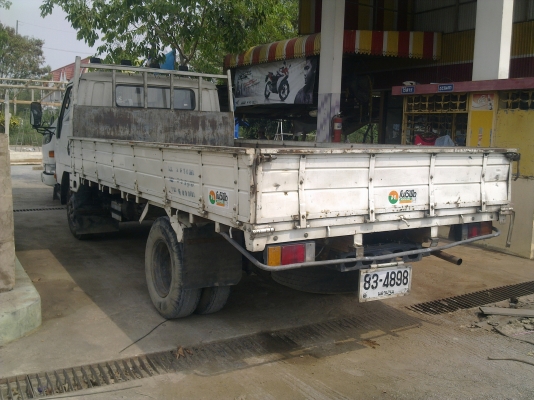 รถบรรทุก 6 ล้อ