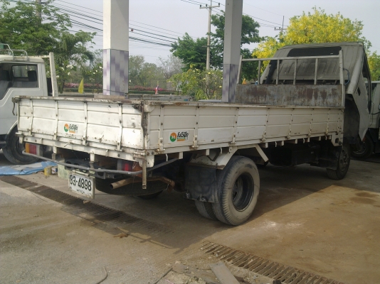 รถบรรทุก 6 ล้อ