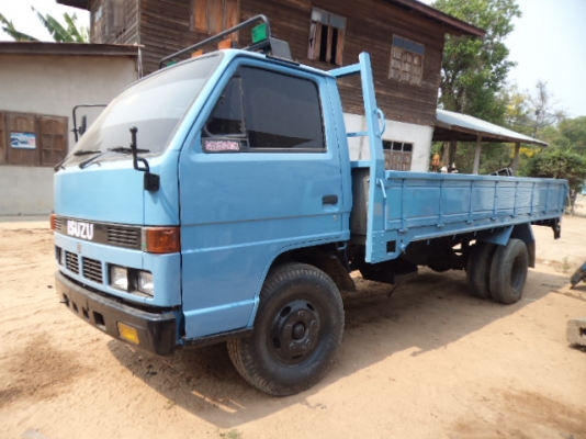 ขายรถ6ล้ออีซูซุNKR 110แรงปี37 พวงมาลัยเาเวอร์