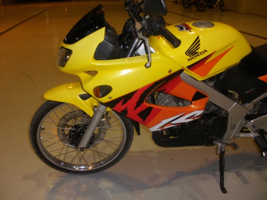 HONDA  LS 125 CC  ขายด่วนตัวใหม่ปี45 เสื้อเงินแท้