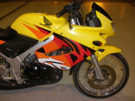 HONDA  LS 125 CC  ขายด่วนตัวใหม่ปี45 เสื้อเงินแท้