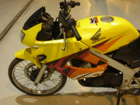 HONDA  LS 125 CC  ขายด่วนตัวใหม่ปี45 เสื้อเงินแท้