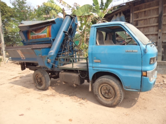 ขายรถนวดข้าวอีซูซุ4ล้อกลาง85แรง
