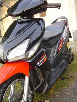 Click เครื่องเงียบ ระบบไฟพร้อมใช้ รถขับดีมาก Click เครื่องเงียบ ระบบไฟพร้อมใช้ รถขับดีมาก