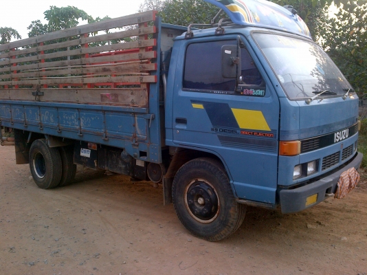 ขาย 6ล้อISUZU   สภาพพร้อมใช้งาน สนใจติดต่อ 090-4263472 , 089-5406352