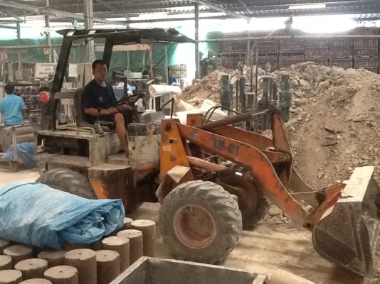 รถตักล้อยางขนาดเล็ก ราคาร้อนๆลดสุดๆ HITHACHI LB01 ขนาดเท่า komatsu wa30