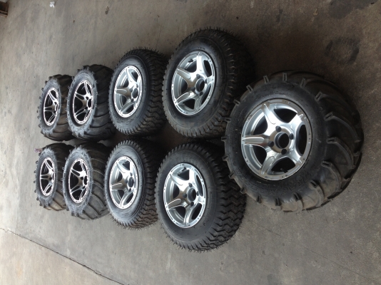 ล้อหน้ากว้าง ขอบ12 สำหรับ กระป้อ 4x4 ไดอัทสุ ซูซูกิ ใส่ได้หมดครับ ล้อหน้ากว้าง ขอบ12 สำหรับ กระป้อ 4x4 ไดอัทสุ ซูซูกิ ใส่ได้หมดครับ