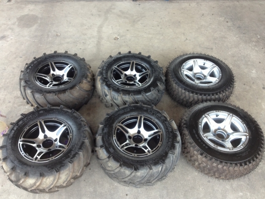 ล้อหน้ากว้าง ขอบ12 สำหรับ กระป้อ 4x4 ไดอัทสุ ซูซูกิ ใส่ได้หมดครับ ล้อหน้ากว้าง ขอบ12 สำหรับ กระป้อ 4x4 ไดอัทสุ ซูซูกิ ใส่ได้หมดครับ