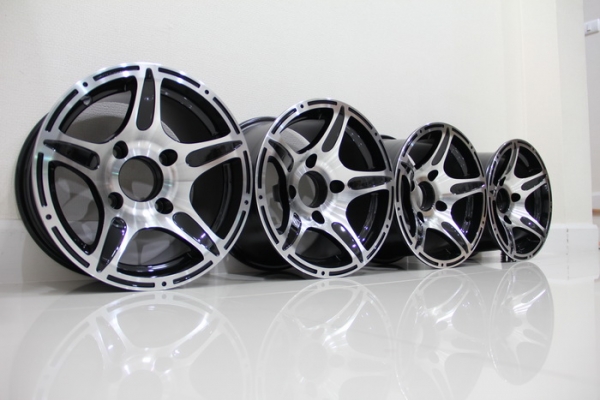 ล้อหน้ากว้าง ขอบ12 สำหรับ กระป้อ 4x4 ไดอัทสุ ซูซูกิ ใส่ได้หมดครับ ล้อหน้ากว้าง ขอบ12 สำหรับ กระป้อ 4x4 ไดอัทสุ ซูซูกิ ใส่ได้หมดครับ