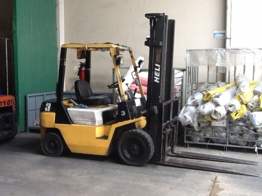 รถโฟร์คลิฟท์ ยก 2.5 ตัน เครื่องดีเซล เกียร์ออโต้ เสาสูง 4 เมตร