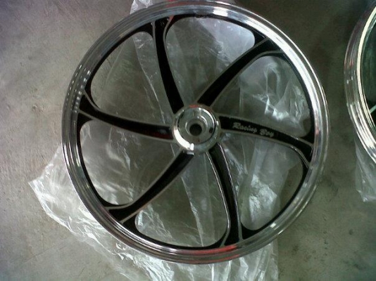 ขายล้อแม็กซูซูกิสแมชหน้าดิสหลังดัม พร้อมส่งครับ