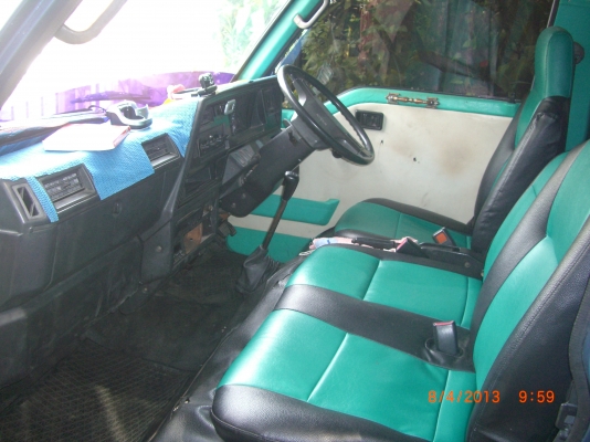 NISSAN URVAN 93 2500 CC เครื่อง BD 25ฝาแดงประหยัดสุด ๆพวงมาลัยเพาเวอร์ มีเงื่อนไขอะไรว่ามาเพราะไม่มีที่จอดครับ