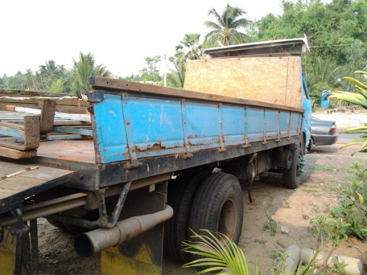 ขาย 6ล้อ ราคาเบาๆ ISUZU KS 110 เครื่อง4BE1 110 แรง แห้งดี แรงดี เกียร์ดี ช่วงล่างเดิมๆ 5น็อต หน้า-หลัง คัสซีดี  ภายในโอเค กระบะยาว4.30ม. พื้นเหล็ก คอกไม้(ไปใส่เอง) ยางดี6เส้น  ขายตามสภาพ จะให้สวย พร้อมใช้ ต้องเก็บอีกนิดหน่อย ราคาต่อรองได้ครับ