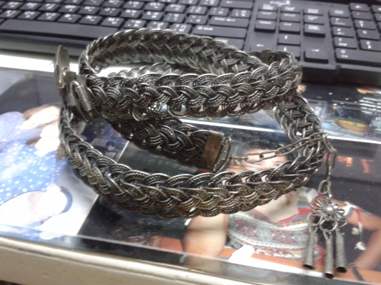 เข็มขัดลายไทยสีเงิน