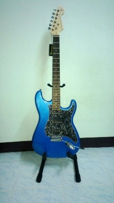 ถูกๆ  ขาย เป็นคู่ (กีต้าไฟ+ เบส) ใหม่แกะกล่อง