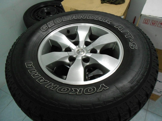 ขายล้อแม็ก Toyota Fortuner ขอบ 16 พร้อมยาง YOKOHAMA A/T-S/เทิร์นได้-ใส่ฟรีค่ะ